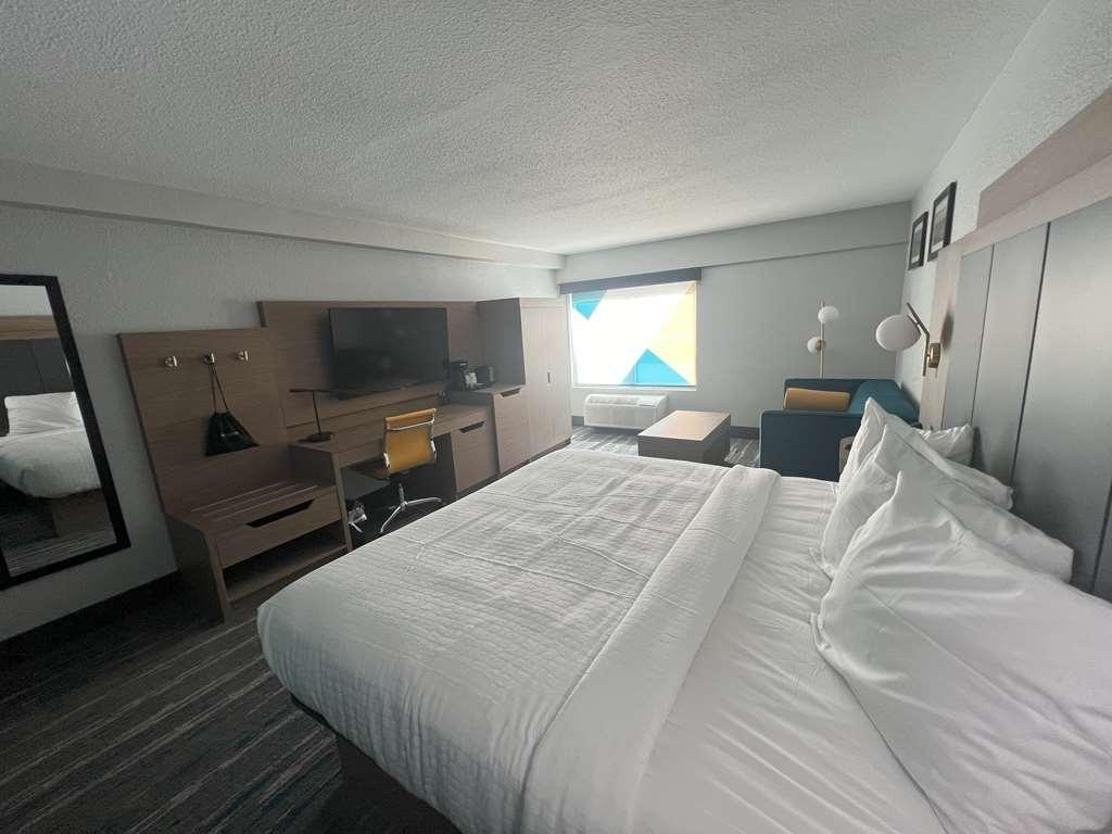 Best Western Plus Mobile Inn And Suites Room photo